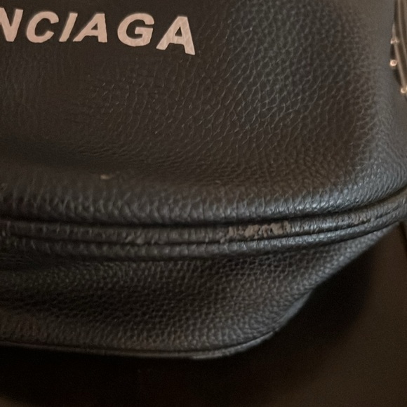 Sling bag with detachable and adjustable strap - Picture 5 of 7